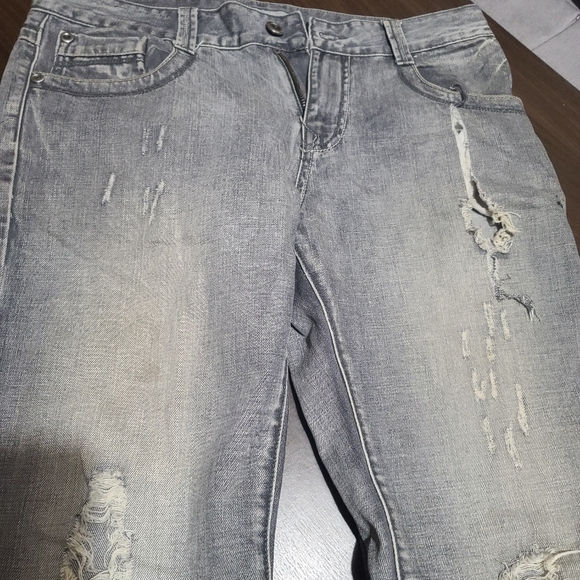 Liuce's Jeans - Picture 2 of 3